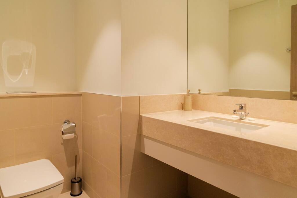 Burj & Fountain Views - Large For 12 Guests! Apartment Dubai