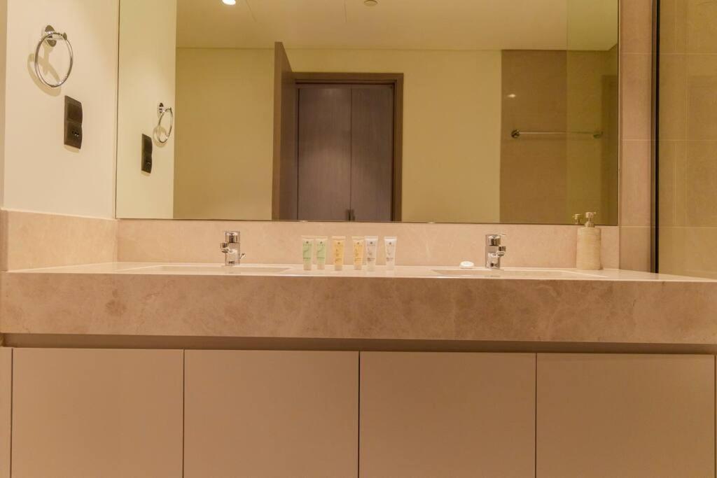 Apartment Burj & Fountain Views - Large For 12 Guests! Dubai