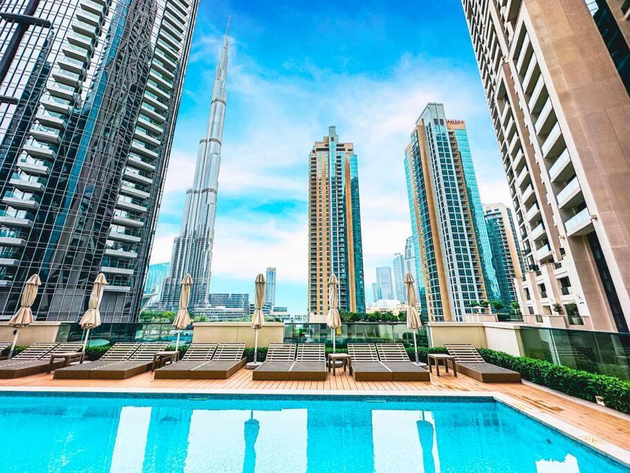 Burj & Fountain Views - Large For 12 Guests! Apartment Dubai