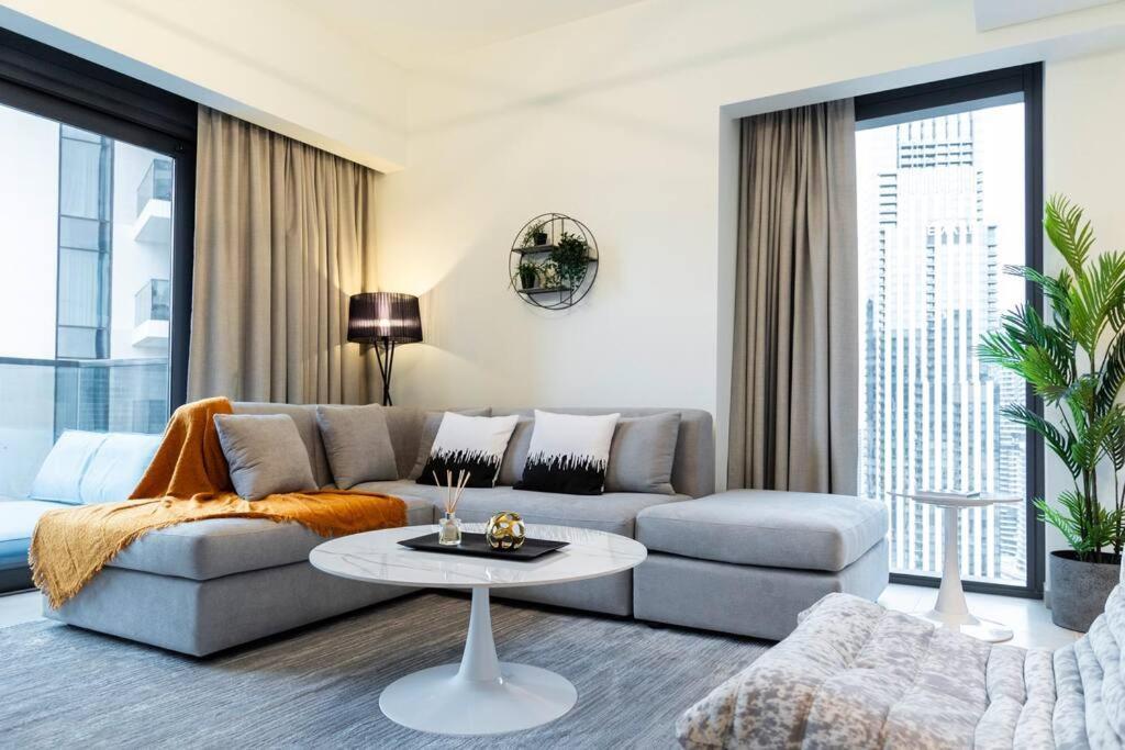 Burj & Fountain Views - Large For 12 Guests! *